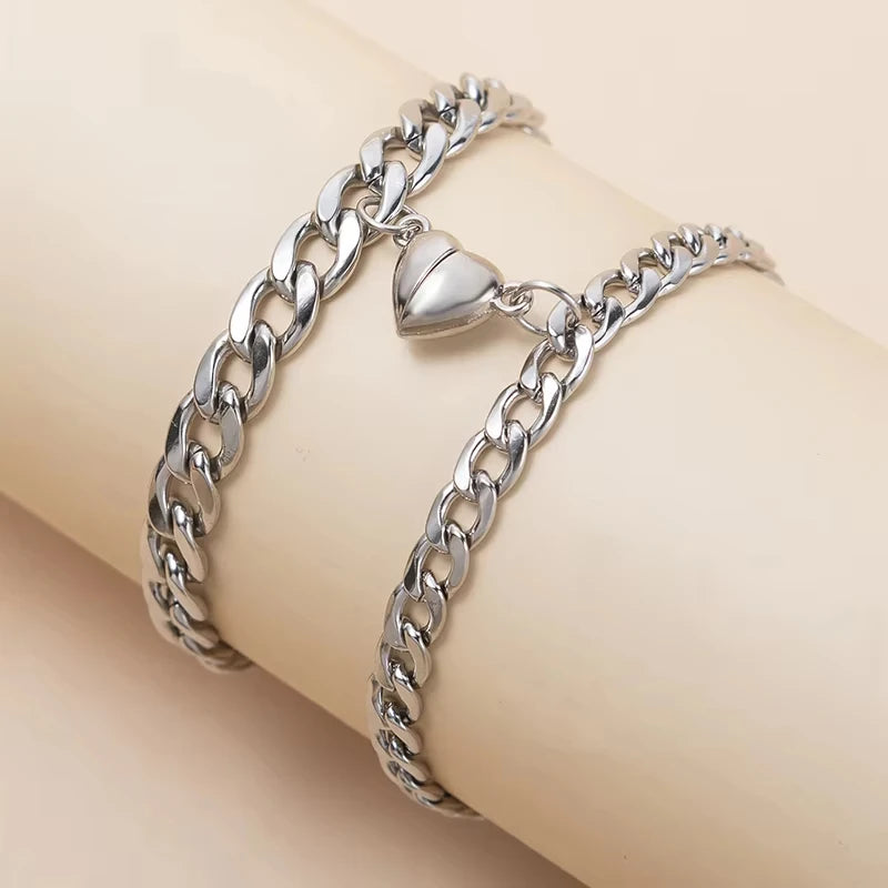 2Pcs/Set Magnetische Paar-Armbänder Herz-Anziehungsarmband Edelstahl-Anhänger Einfache Kubanische Ketten Schlüssel-Schloss-Schmuck Geschenke