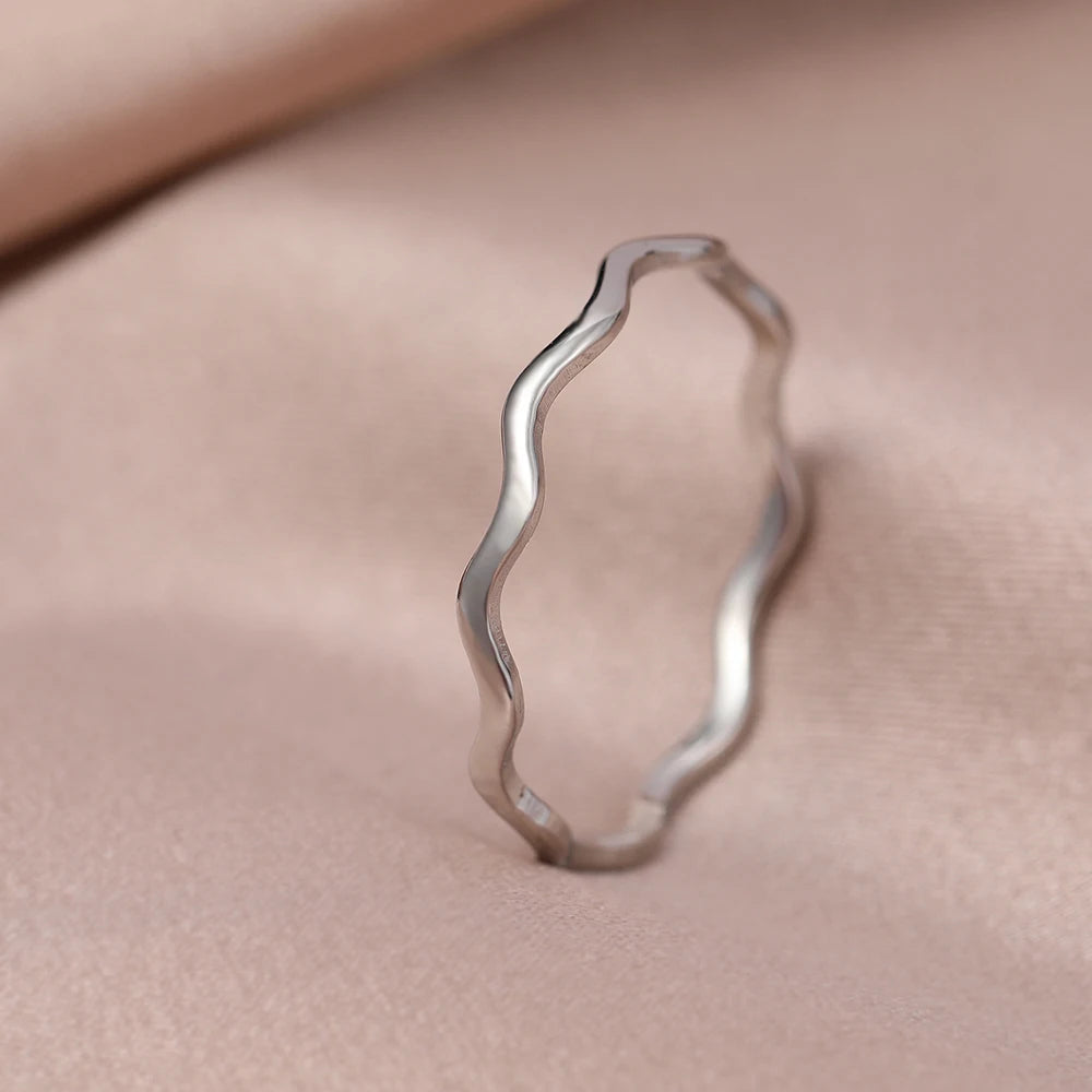 DOTIFI Edelstahlring Minimalistische Meereswelle Leichter Luxus Eleganter Mode-Paarring für Damen Schmuck Hochzeit Trendige Geschenke