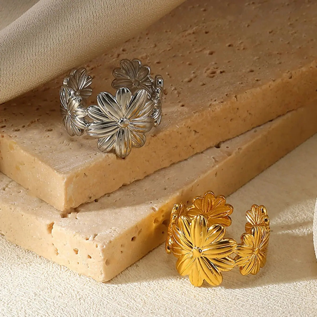 Einzigartiges Design Blumenringe für Frauen Geometrischer Edelstahl Blumenöffnung Ring Goldfarbener Schmuck Geschenk Anillos