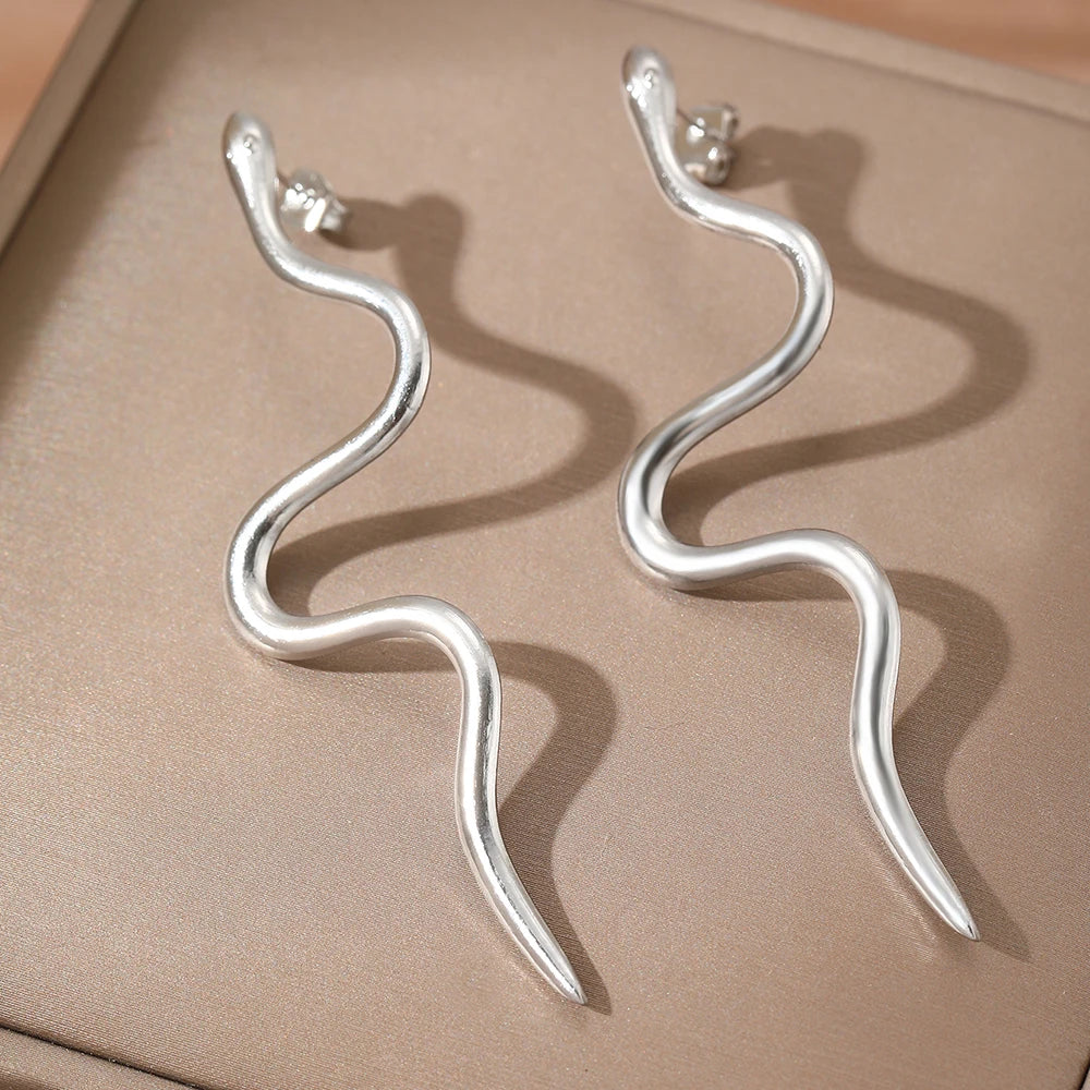 Edelstahl-Ohrringe Europa und die Vereinigten Staaten Design Schlange Ohrstecker Feine Ohrringe für Frauen Schmuck Trendprodukte Neu eingetroffen