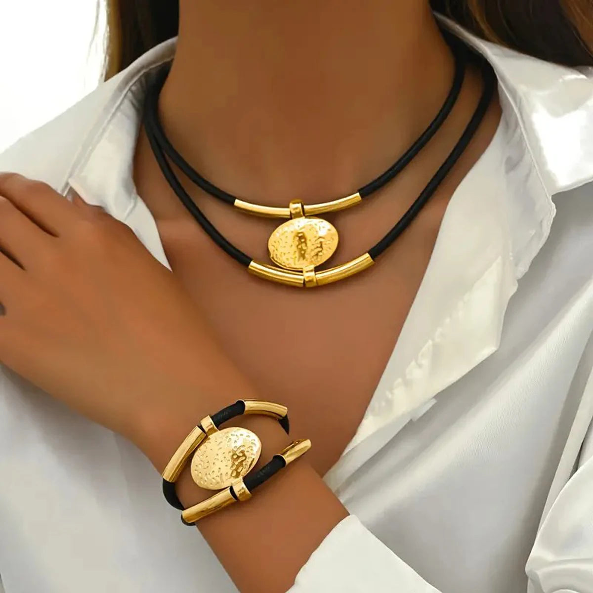 Vintage ovale Metall-Halskette mit Kunstlederarmband für Damen, Mode Gold Silber Farbe, 2tlg/Set, doppellagige Ketten-Schmucksets