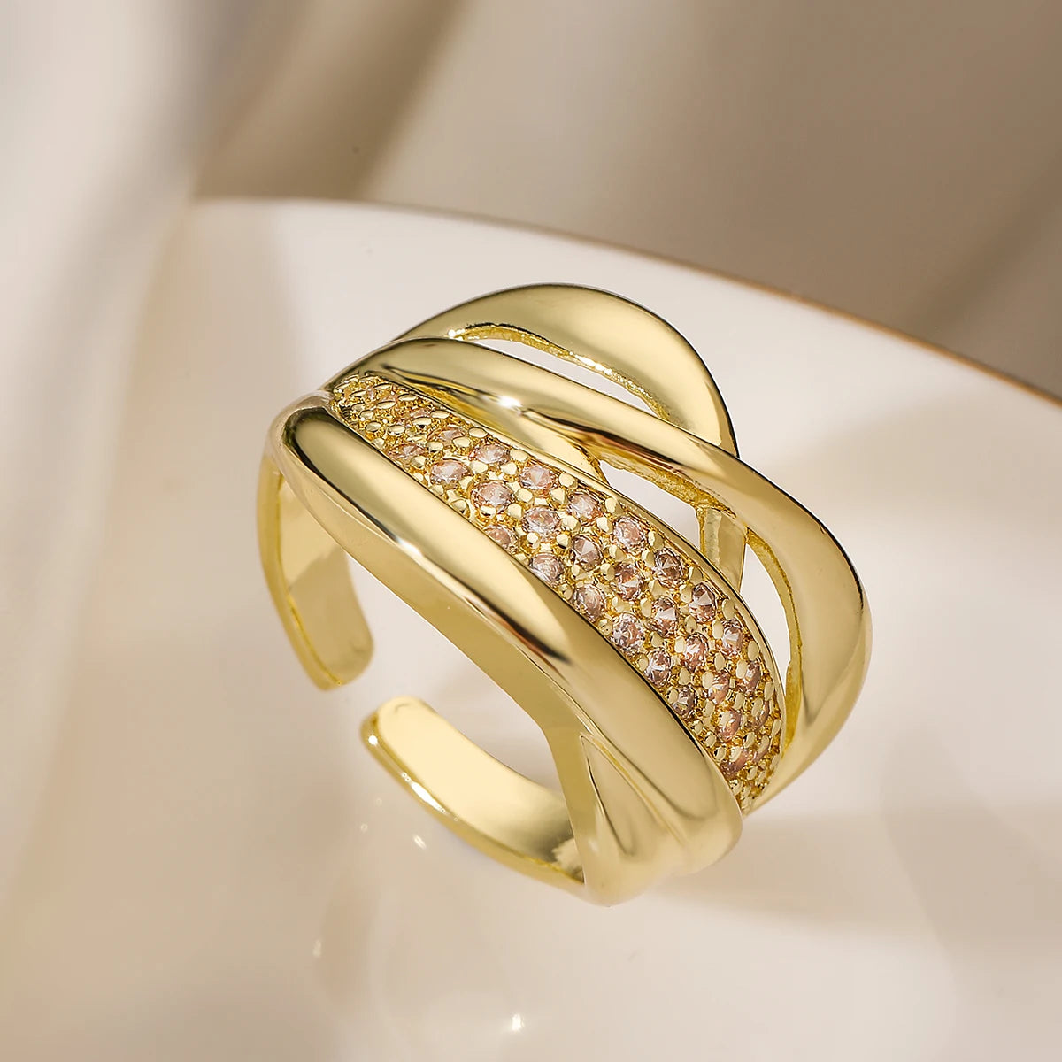 NEWBUY Trendiger Goldfarben Kupfer Geometrischer Schmuck Luxuriöser AAA Zirkonia Ehering Für Elegante Frauen Verlobungsgeschenk