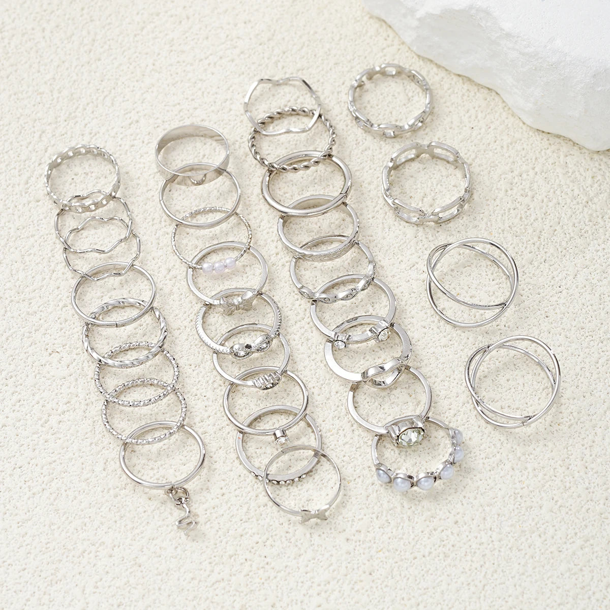 30 STÜCK Silberfarbenes Geometrisches Ring-Set für Damen Vintage Herz Auge Kreuz Sonne und Mond Blatt Anhänger Fingerring Weiblicher Boho Schmuck