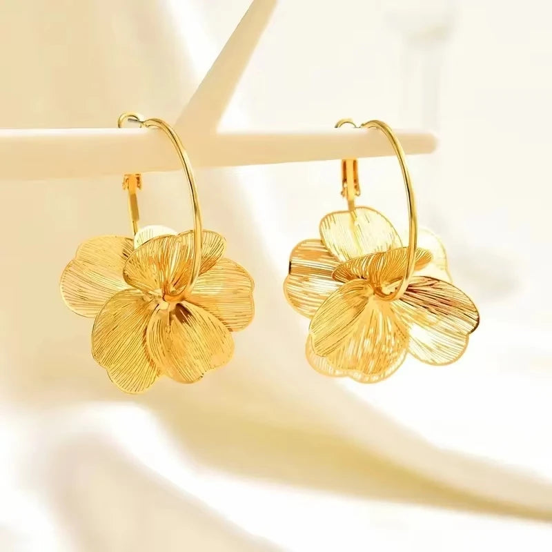 Exquisitos Aretes Colgantes de Flor de Mariposa Dorados Aretes Vintage Accesorios de Joyería para Boda Fiesta de Moda