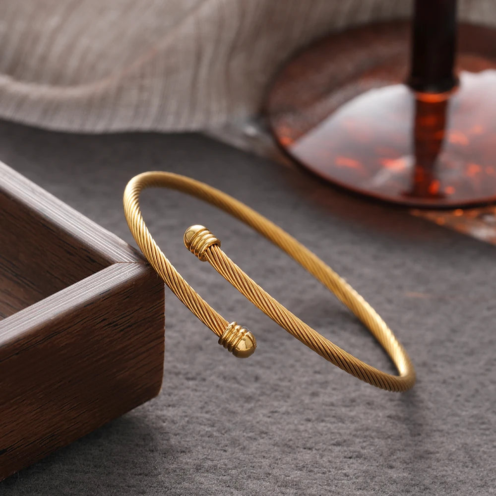 woiwoi Edelstahlarmbänder Vintage Mode Schlichtheit Temperament Abziehbilder Drähte Metallarmband für Damen Schmuck Geschenke