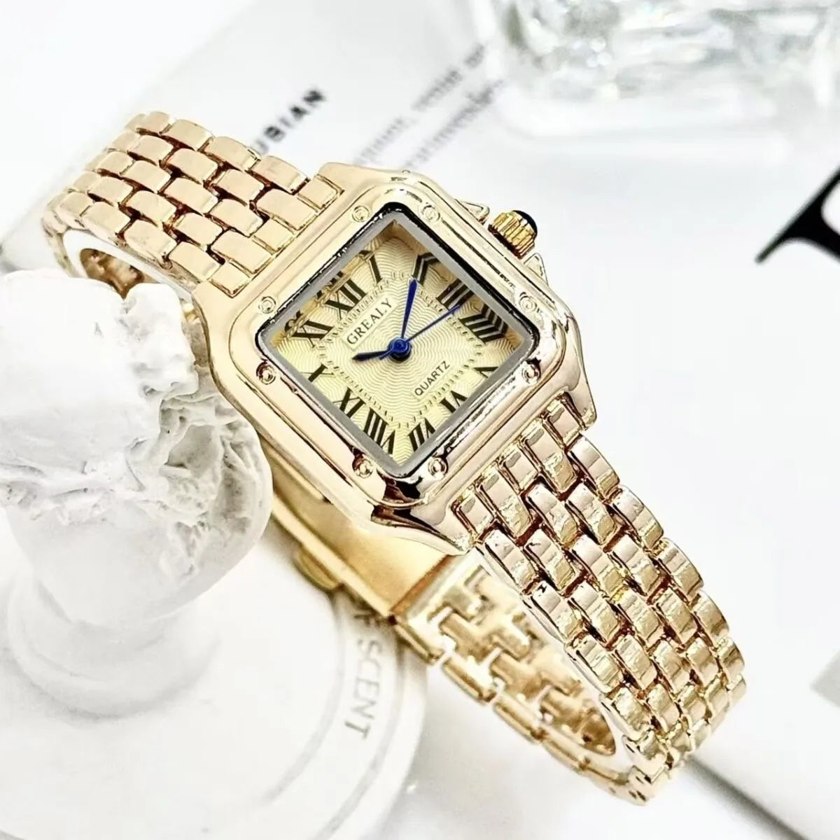 Neue Fashion Quadrat Frauen Uhren Damen Quarzuhr Weibliche Armbanduhr Lässige Damenuhr Damenuhr Relogio Feminino Uhren