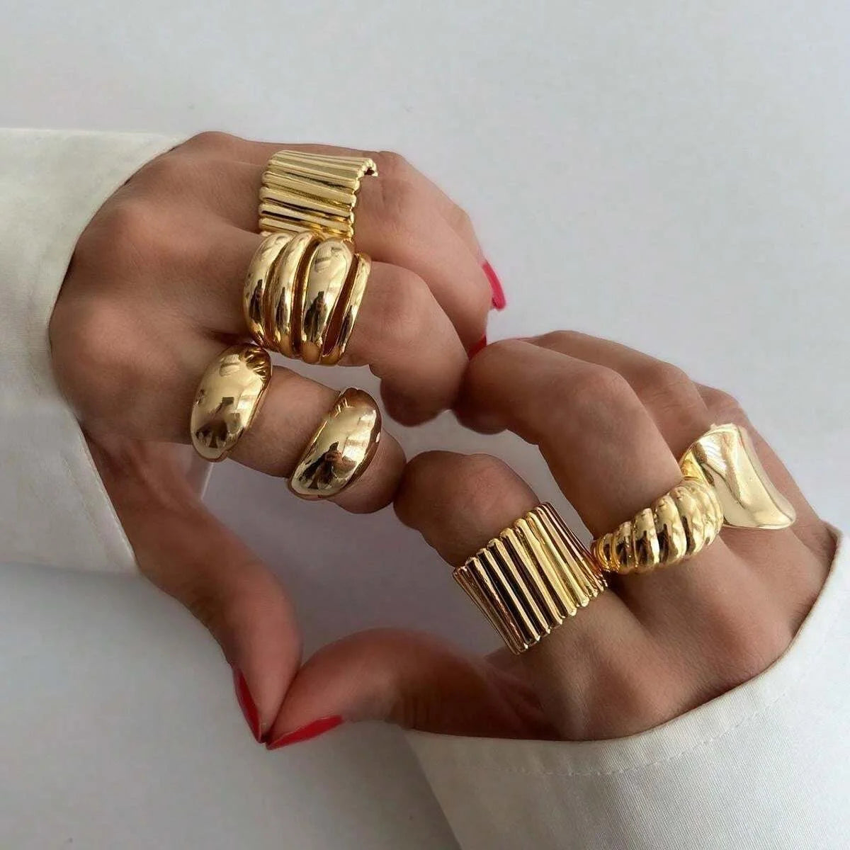 8-teiliges Set minimalistische, übertriebene Wellen-Asymmetrische Ringe für Damen Goldfarbenes, unregelmäßiges Ring-Set Party Alltagsschmuck Geschenke