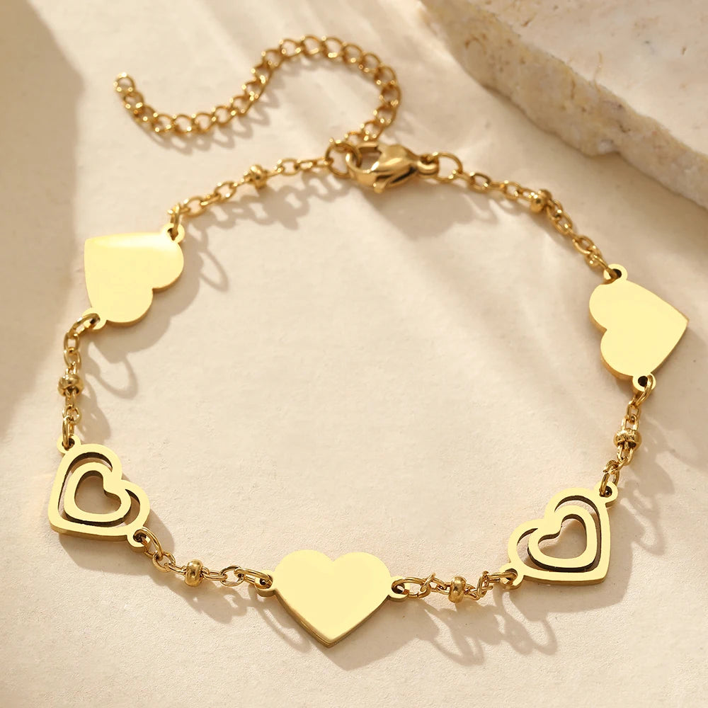 Edelstahlarmbänder, frisches Doppelhertz-Design, durchbrochene Schnitzerei, edle Armbänder für Damen, Schmuck, Luxuriöse Bankettgeschenke
