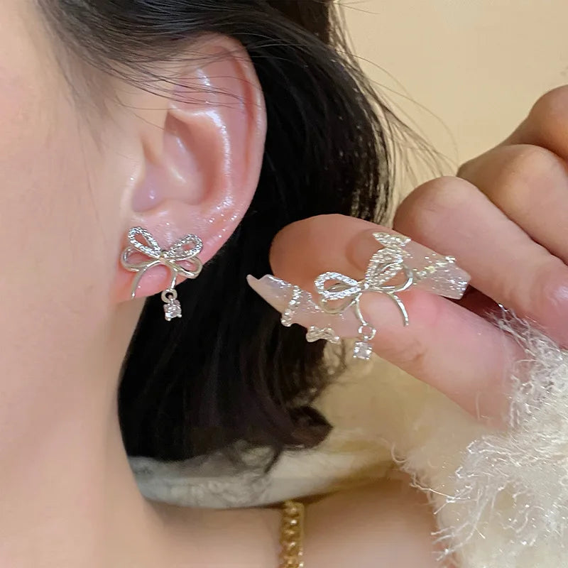 Neue Y2K Schleifen-Zirkonia-Ohrstecker für Damen, modische koreanische, silberfarbene rosa Kristall-Personalitäts-Ohrringe, Party-Schmuckgeschenke