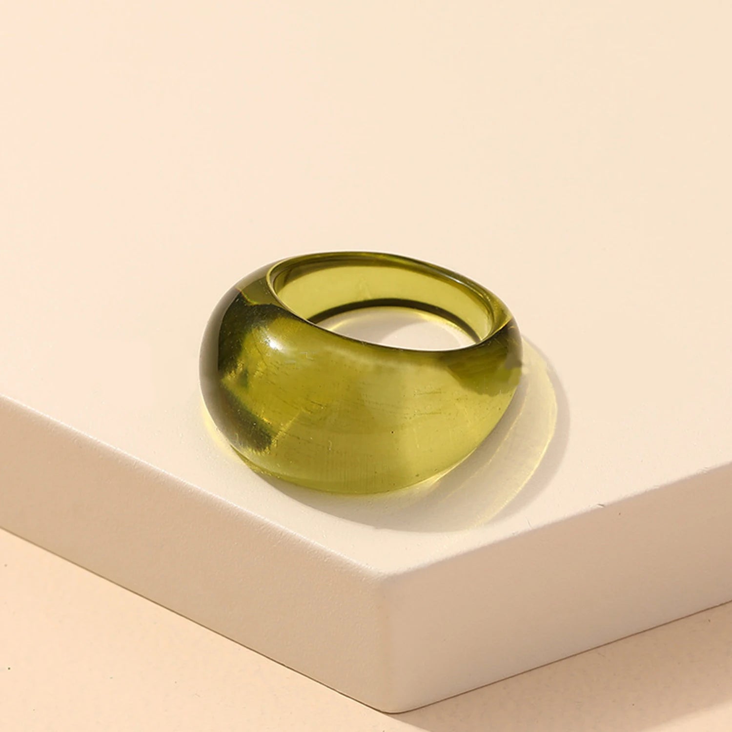 Neue koreanische bunte Acrylringe Vintage runde Ringe für Frauen Große Kpop-Fingerringe für Mädchen Punk-Harzringe Modeschmuck