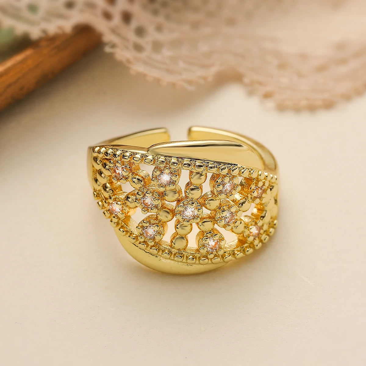 NEWBUY Luxus AAA Zirkonia Pave-Fassung Kupfer Schmuck Trendige Goldfarbe Trauringe für Frauen
