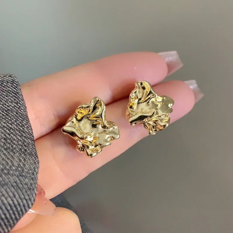 Charm Irregularität Falte und Knitter Metall Block Ohrstecker für Damen Persönlichkeit Mode Korea Ohrring Schmuck Accessoires