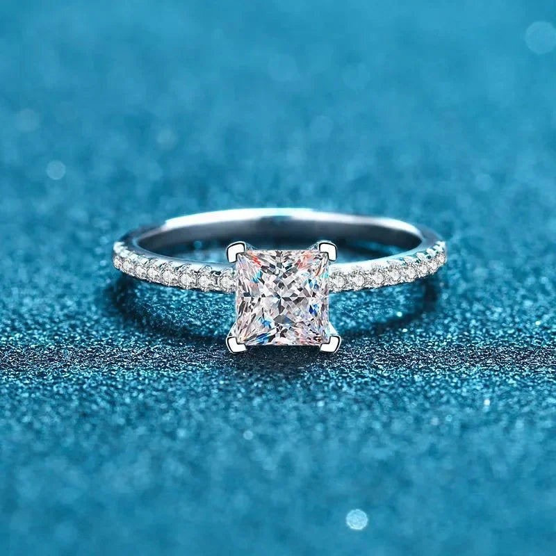 NeeTim 1ct 2ct Princess Moissanite Verlobungsring für Damen D VVS1 Diamant Heiratsantrag Brautringe Sterlingsilber Ehering