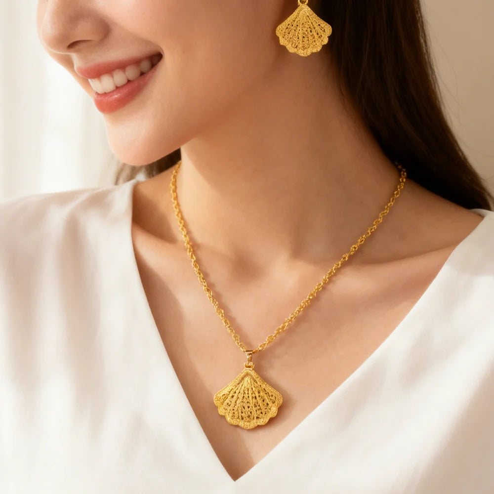 Modeschmuck-Set aus Gold, Edelstahl-Ohrringe und Halsketten für Damen, einfaches Persönlichkeitsgeschenk, Hochzeitsfeier-Accessoires