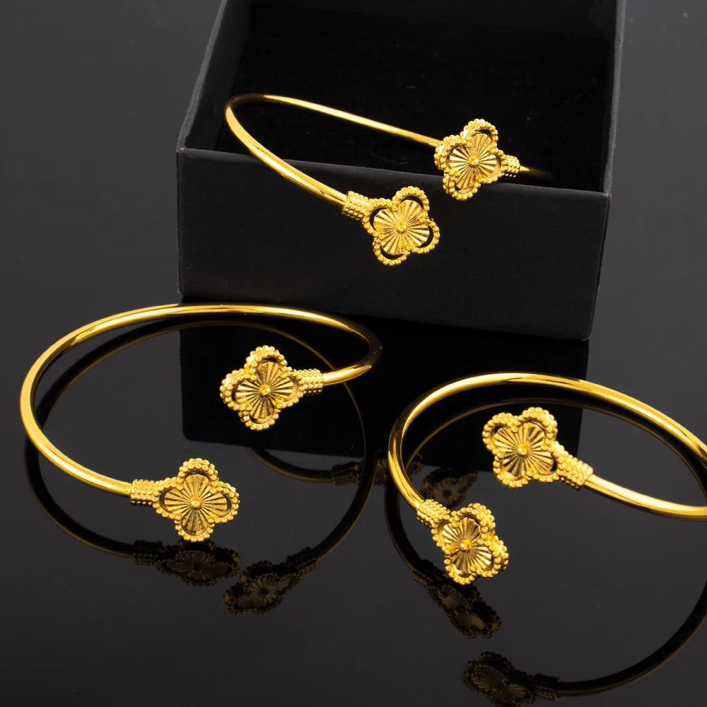 Neues Design Klassischer Luxus Edelstahl Kleeblatt Armbänder Ring Elegantes Temperament Für Frauen Schmuck Alltag Festival Geschenke