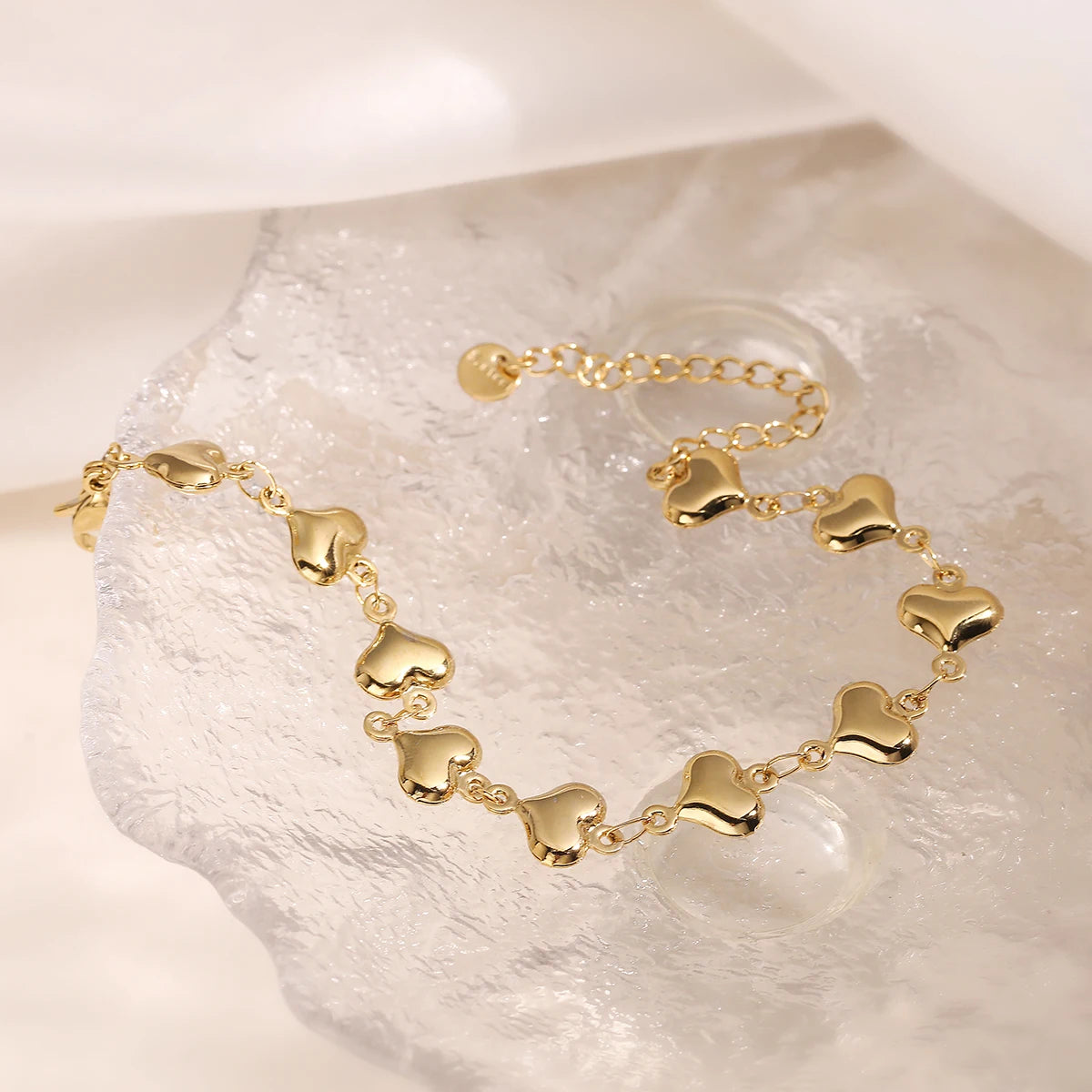 NEWBUY Großhandel, nicht verblassende, goldfarbene 316L Edelstahl Herz Charm Armband für Frauen, lässiger täglicher Schmuck