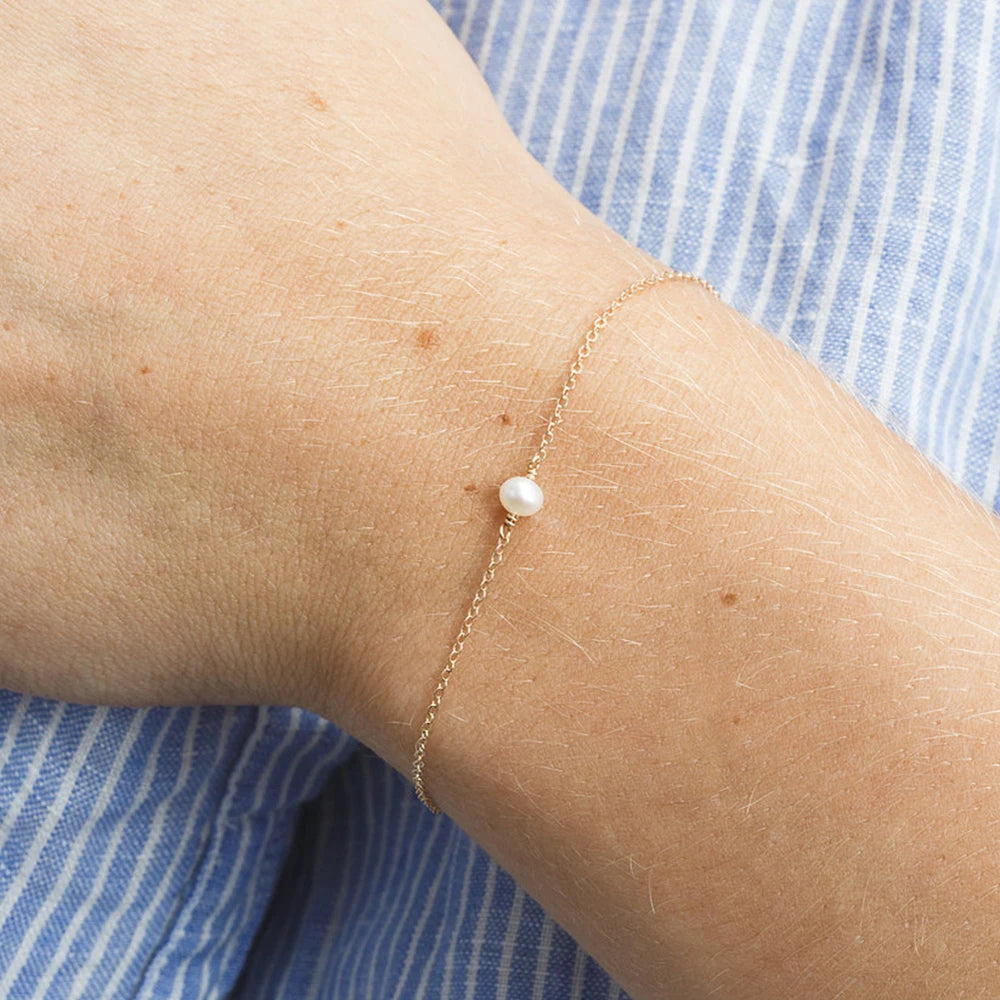 Minimalistische Armbänder aus Edelstahl für Frauen, Armband mit künstlichen Perlen, Damen-Charm-Armband, Schmuck