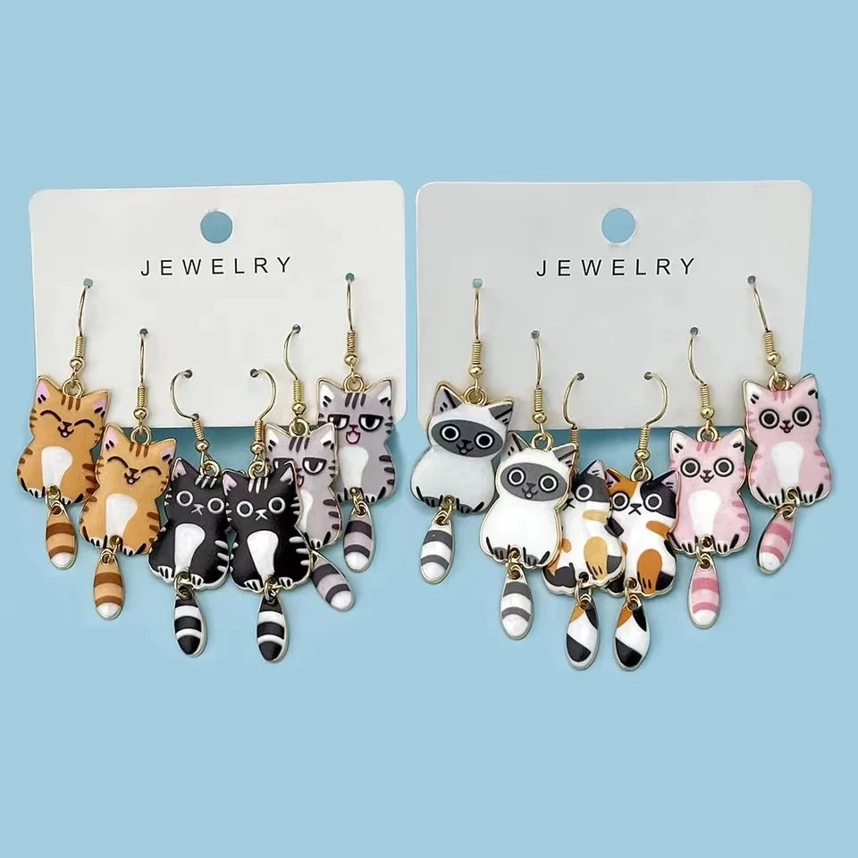 3 Paar neue lustige und niedliche Emaillierte Legierung Hängende Schwanz Katze Ohrringe Farbige Katzenohr Schmuckset Schönes Geschenk für Frauen Mädchen