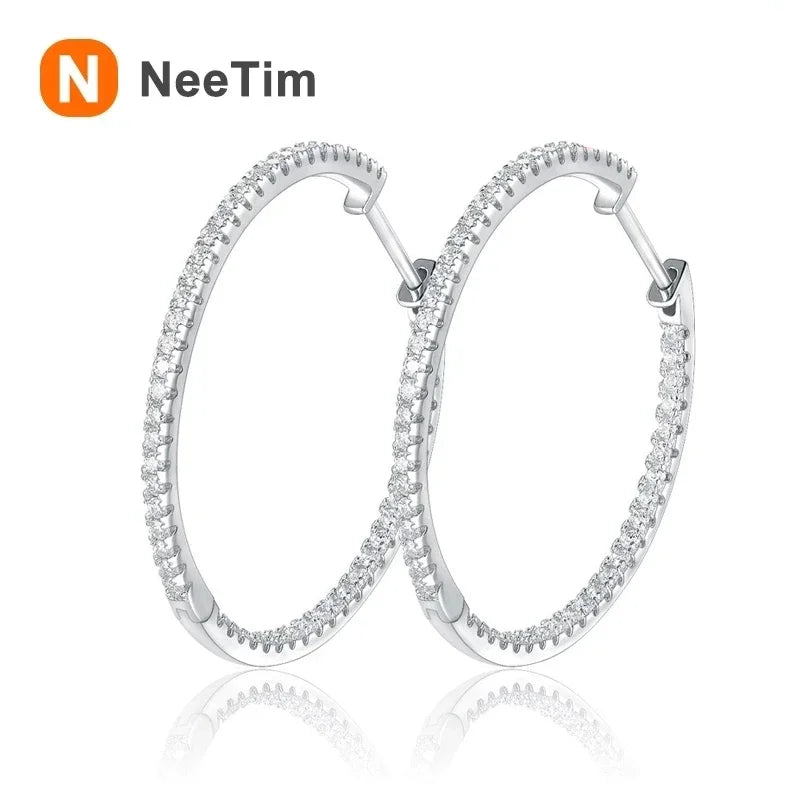 NeeTim Moissanit-Creolen mit voller Farbe für Damen, 925er Sterlingsilber mit Weißgold-Überzug, Ohrstecker, edler Schmuck als Geschenk
