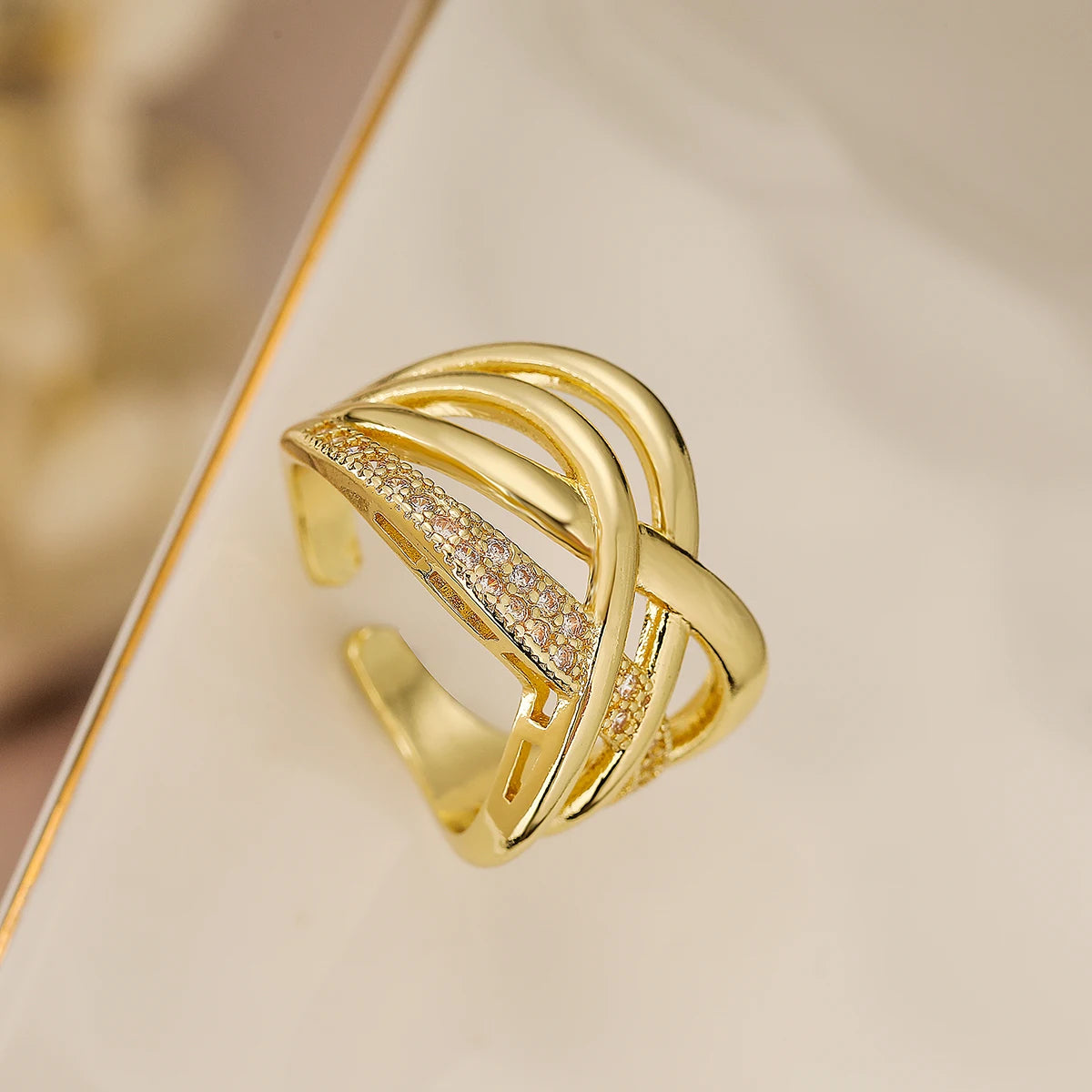 NEWBUY Luxus AAA Zirkonia Pave-Fassung Kupfer Schmuck Trendige Goldfarbe Trauringe für Frauen