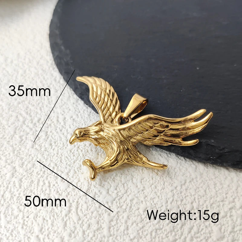 Colgante de águila de acero inoxidable bañado en oro de 18 quilates, llamativo, imprescindible para los amantes del hip hop, adecuado para discotecas y atuendos casuales.