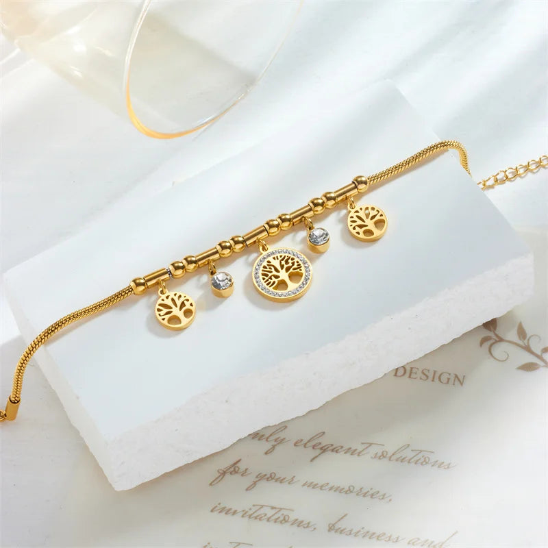 Armband aus 316L-Edelstahl in elegantem Goldfarbton mit Lebensbaum-Anhänger und glänzendem Zirkonia für Damen im Alltag