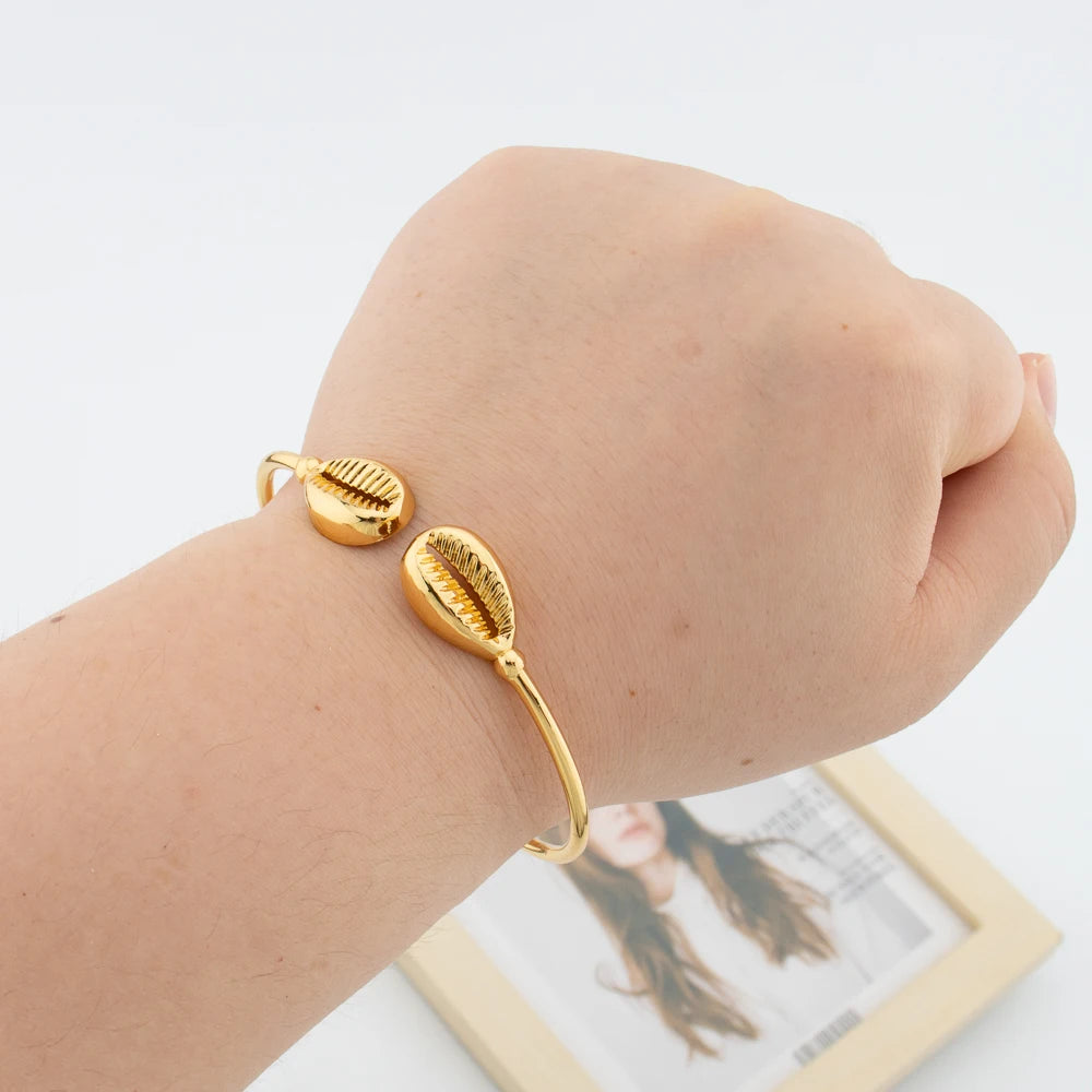 Goldfarbenes Manschettenarmreif-Set für afrikanische Frauen Exquisiter Charm-Armreif Neues Design Handarmband Schmuck-Set Accessoires Großhandel