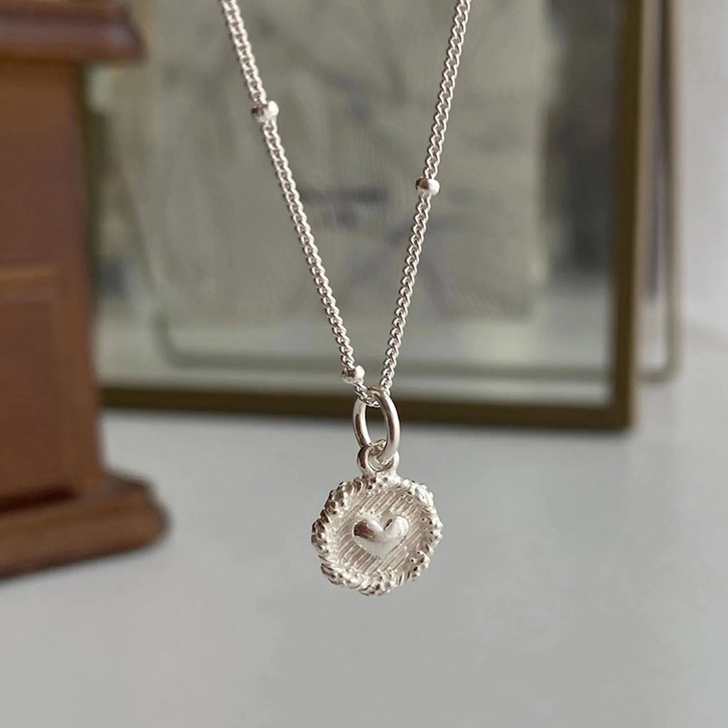 Collar de mujer con colgante de corazón texturizado en plata de ley 925, diseño estereoscópico, joya de doble cara, regalo al por mayor