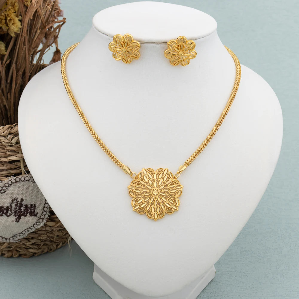 Rundes Schmuckset Design für Frauen Afrikanischer Hot Sale Kupfer Creolen Blumen Halskette Vergoldeter Anhänger Party Hochzeitsgeschenke