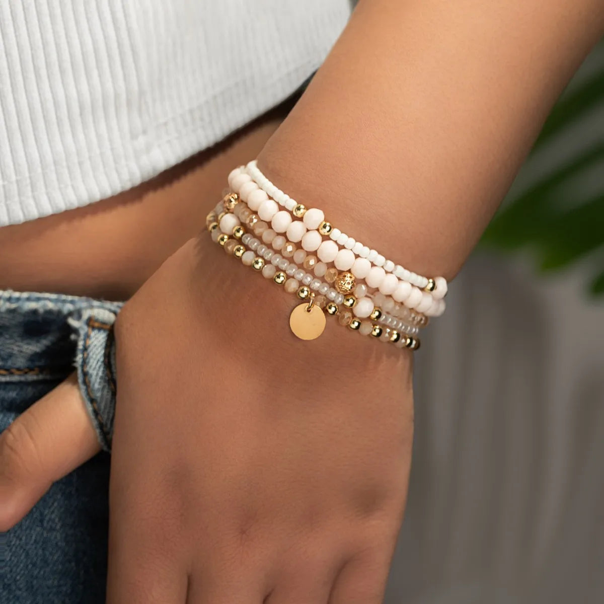 5er-Set modischer Harz-Perlenarmbänder für Frauen, runde Anhänger, elastische Perlenketten-Armreifen, Armband, Damenschmuck für den Urlaub