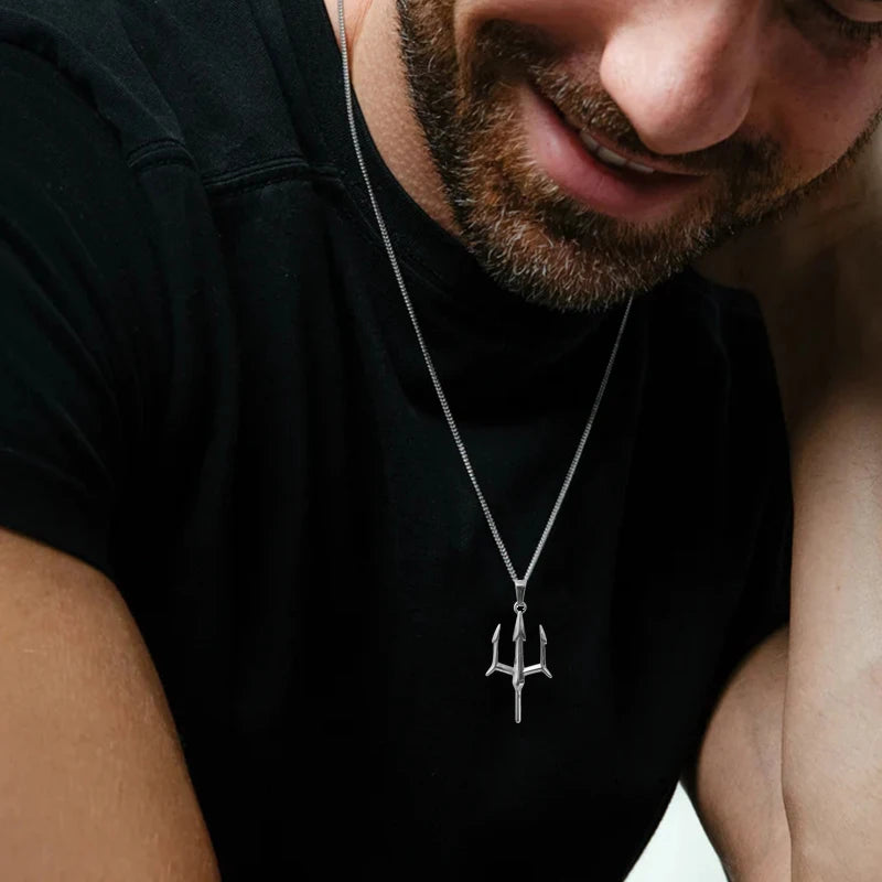 Collar Tridente Poseidón Acero Inoxidable Chapado en Oro 18K Aquaman Mitología Griega Colgante Joyería Regalo para Hombre