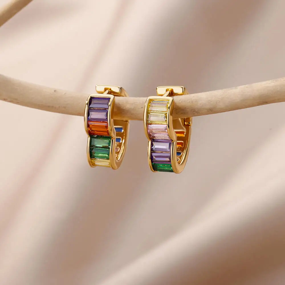 Edelstahl-Herzohrringe für Damen Goldfarbene Mode-Zirkon-Liebes-Herz-Ohrhänger Hochzeit Ästhetischer Schmuck Geschenk 2023