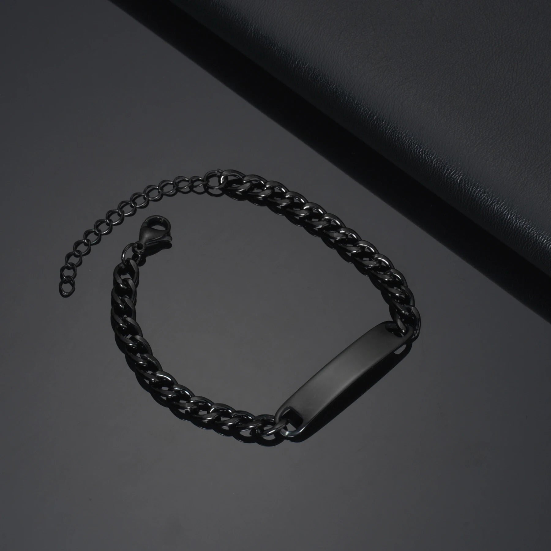 Akizoom Punk Gravur Name Personalisierte Armbänder Goldfarbe Edelstahl Dicke Handkette Individuelles Paar Herren Damen Schmuck Geschenk