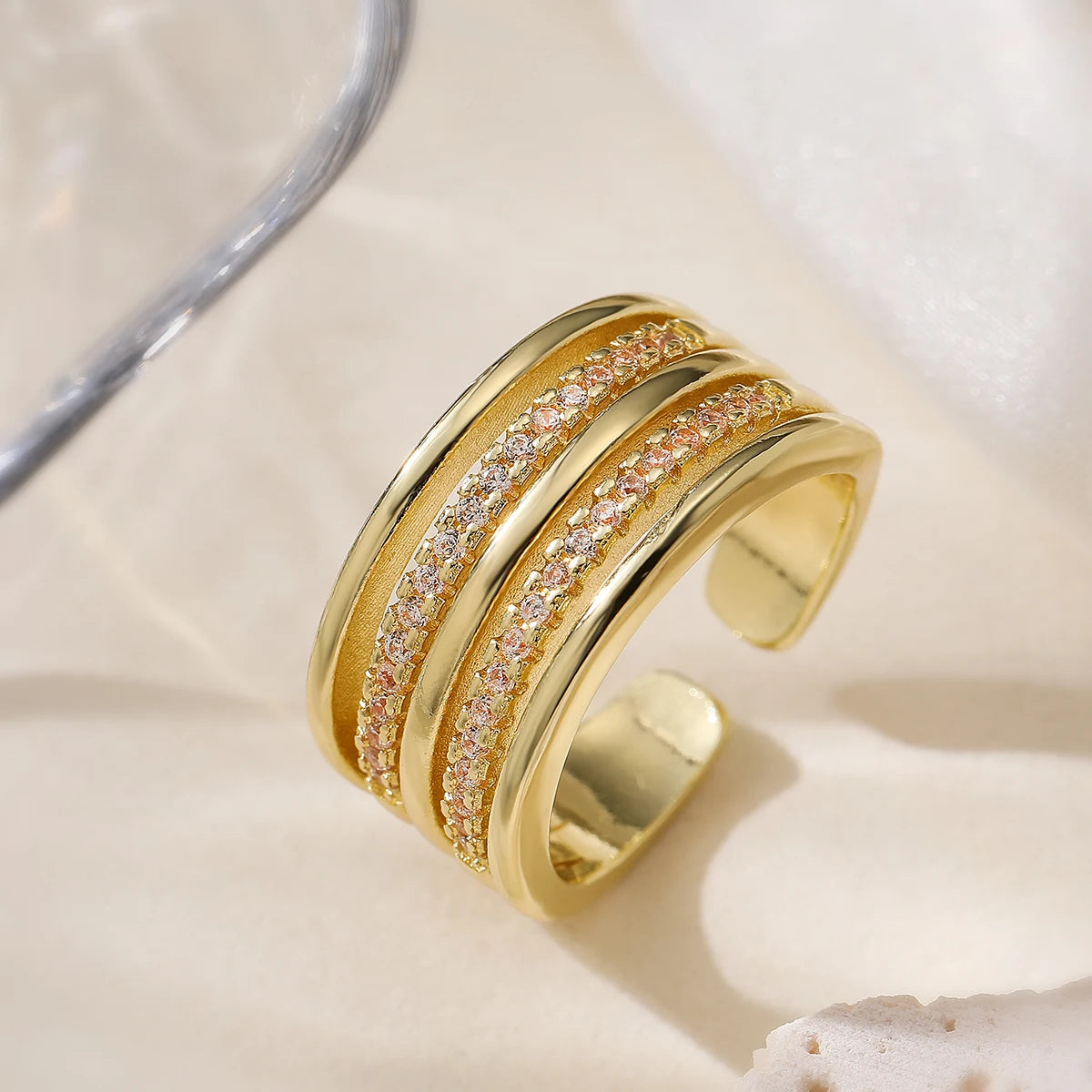 NEWBUY Trendiger Goldfarben Kupfer Geometrischer Schmuck Luxuriöser AAA Zirkonia Ehering Für Elegante Frauen Verlobungsgeschenk