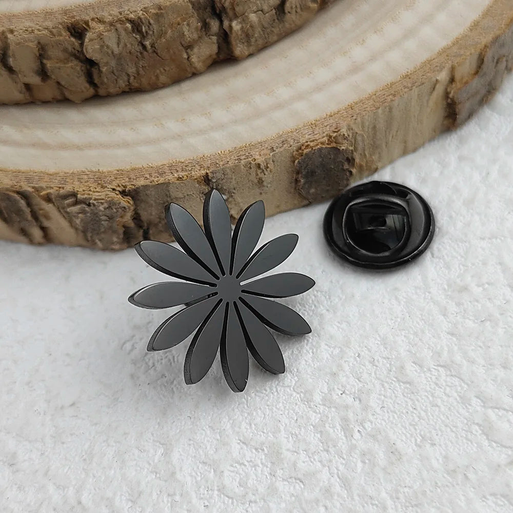 New sunflower men's lapel pin, 316L stainless steel gold-plated badge, black brooch for suit accessories, gift for father