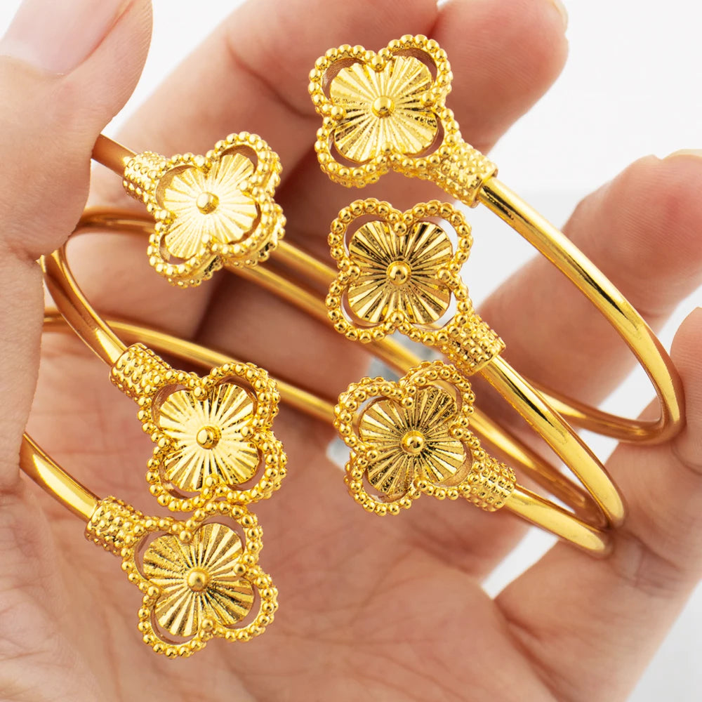 Neues Design Klassischer Luxus Edelstahl Kleeblatt Armbänder Ring Elegantes Temperament Für Frauen Schmuck Alltag Festival Geschenke