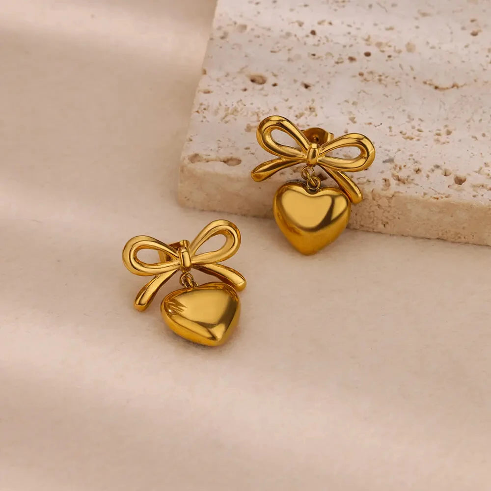 Niedliche Schleifen-Herz-Ohrringe für Damen, Edelstahl, goldfarben, Herzstecker, 2024 Trend, Piercing-Schmuck, Hochzeitsfeier-Geschenk