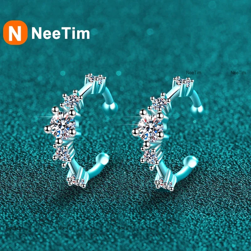 NeeTim Pendientes de Clip de Moissanita Completa para Mujer, de Lujo, Calidad Hip Hop, Fiesta, Plata de Ley 925 con Baño de Oro Blanco, Pendientes de Aro