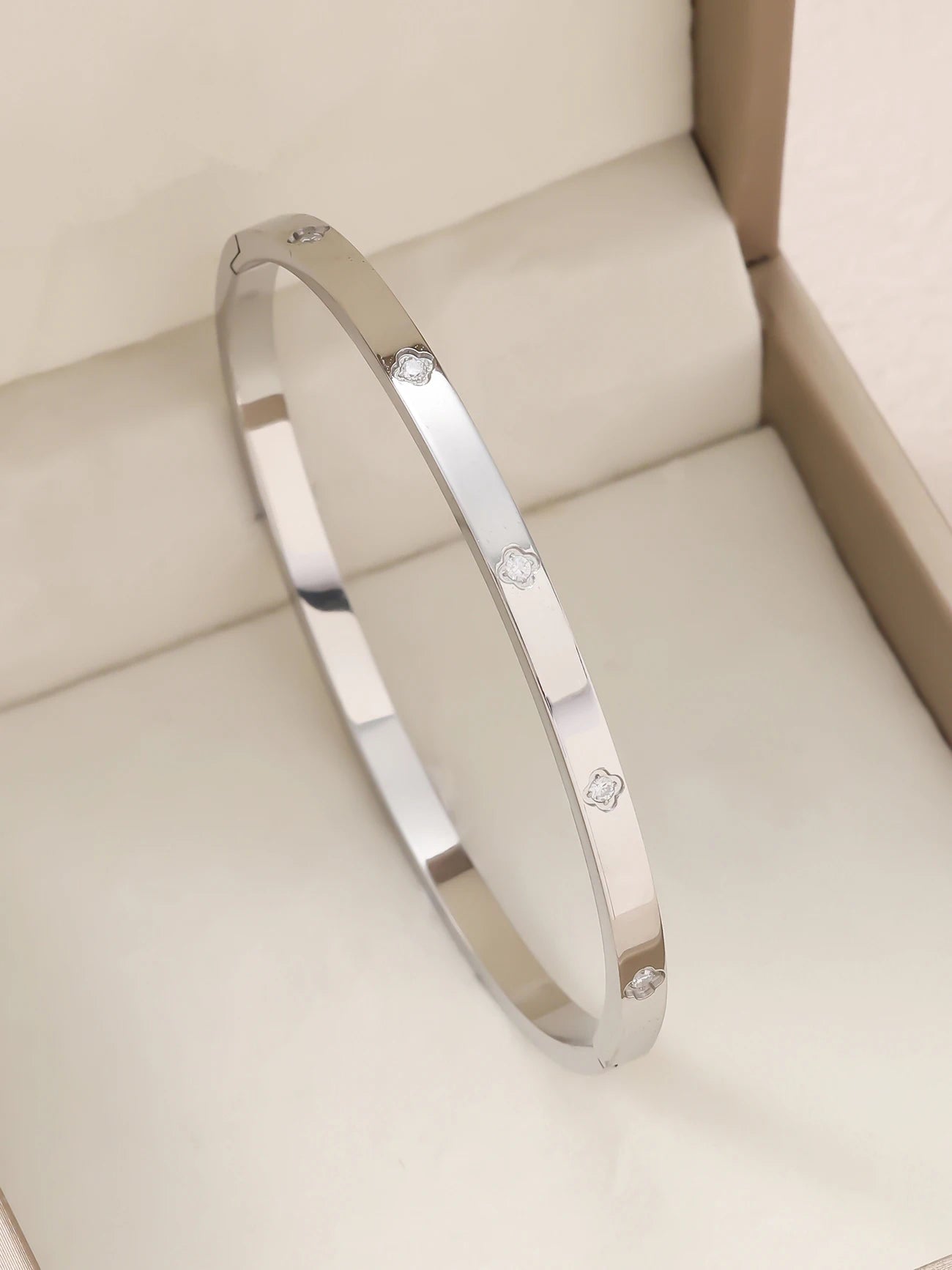 1 Stück 18K vergoldetes stapelbares Edelstahlarmband mit Kette und Kleeblatt-Design, Modischer Stil für Damen, Geeignet für Freizeit