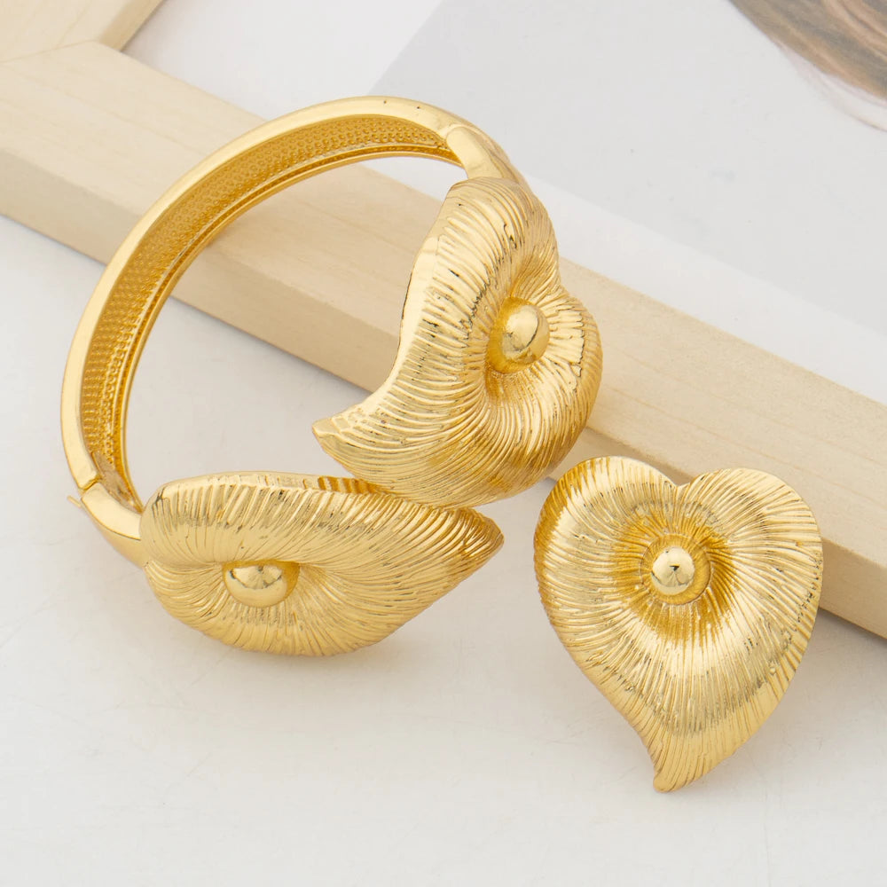 Mode Frauen Armreif und Ring Schmuckset 18k Goldfarbe Armband Cocktailring 2tlg Set für Verlobung Party Zubehör Geschenke