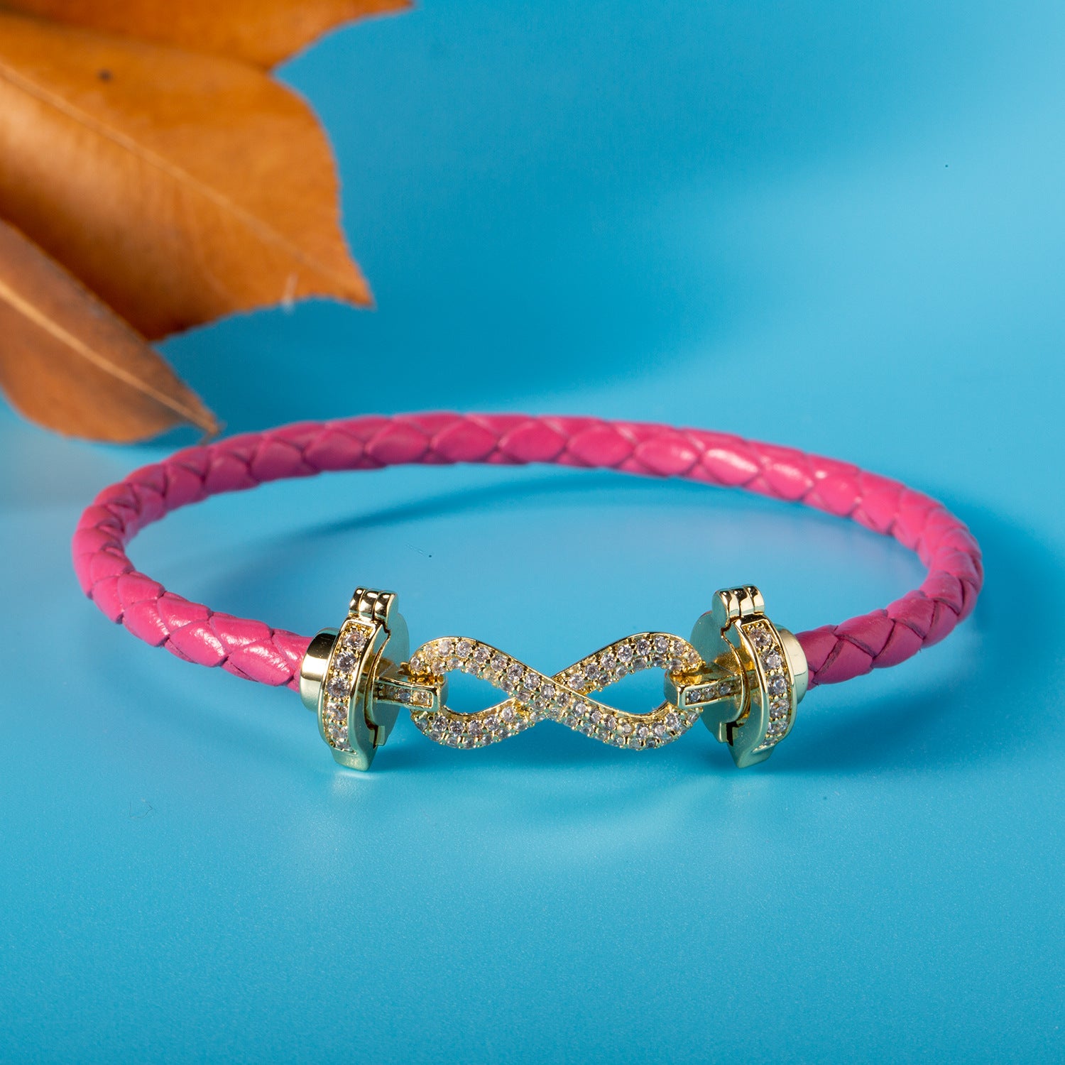 Acht-Zeichen-Verschluss geflochtenes Lederarmband