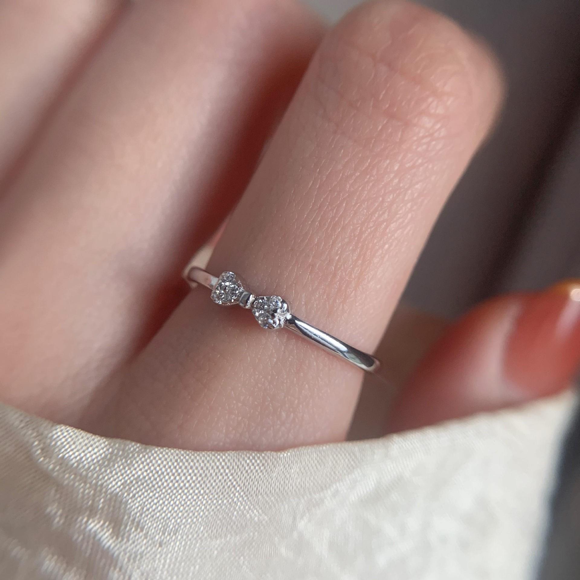 Minimalistische unregelmäßige stapelbare Ringe aus 925er Silber, einfacher Bandring im INS-Stil, moderner, anlaufgeschützter Schmuck als Geschenk für sie