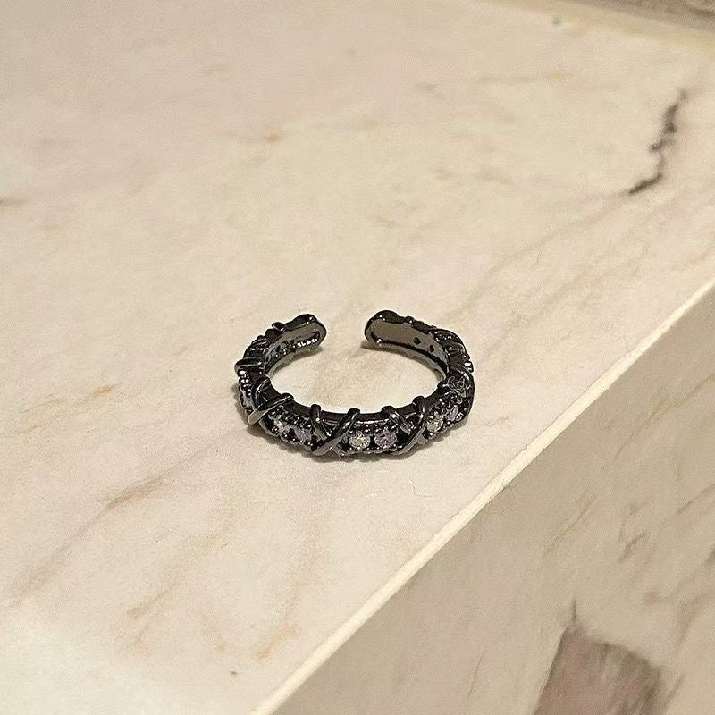 Gothic Schwarze Rose Offener Ring mit Lila Zirkon, Dunkelromantischer Verstellbarer Stapelring für Damen