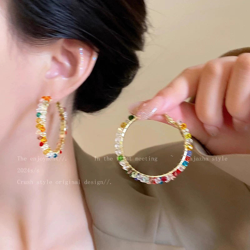 Boho Mehrfarbige Kristall Quadrate Creolen für Frauen, Zierliche Vergoldete Regenbogen Zirkonia Geometrische Creolen, Sommerurlaub Strand Schmuck Geschenk