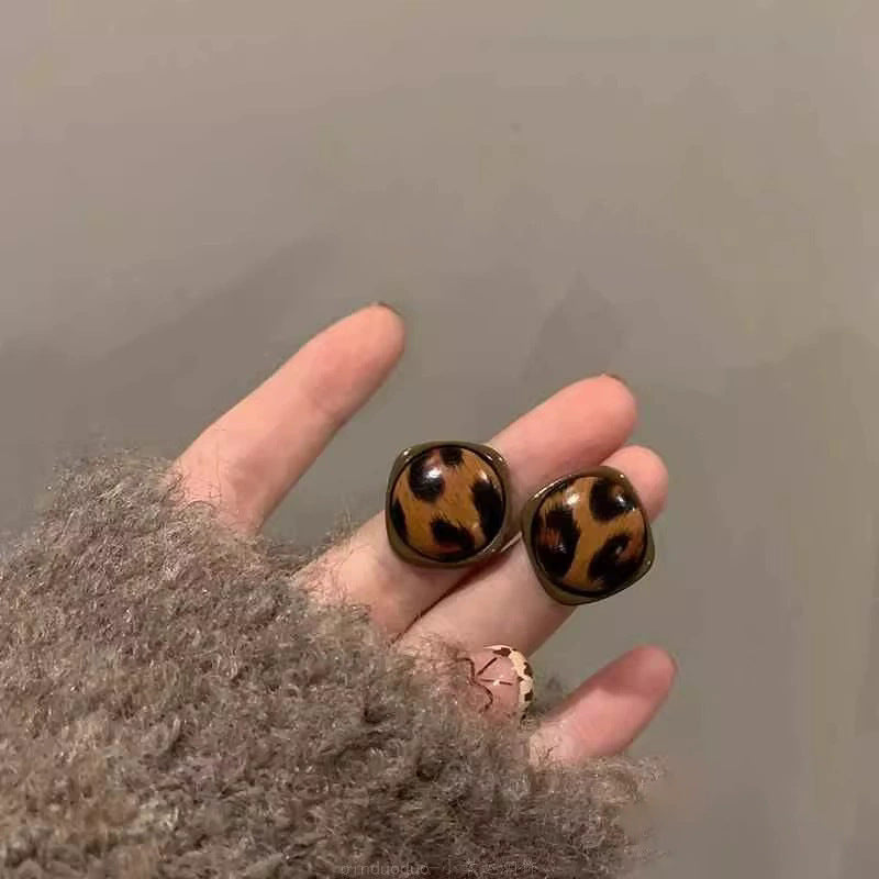 Vintage Schildpatt-Leopardenprint Quadratische Ohrstecker für Frauen, Retro Y2K Süße Coole Leoparden Harz-Ohrringe, Trendiger Ästhetischer Alltags-Schmuck Geschenk