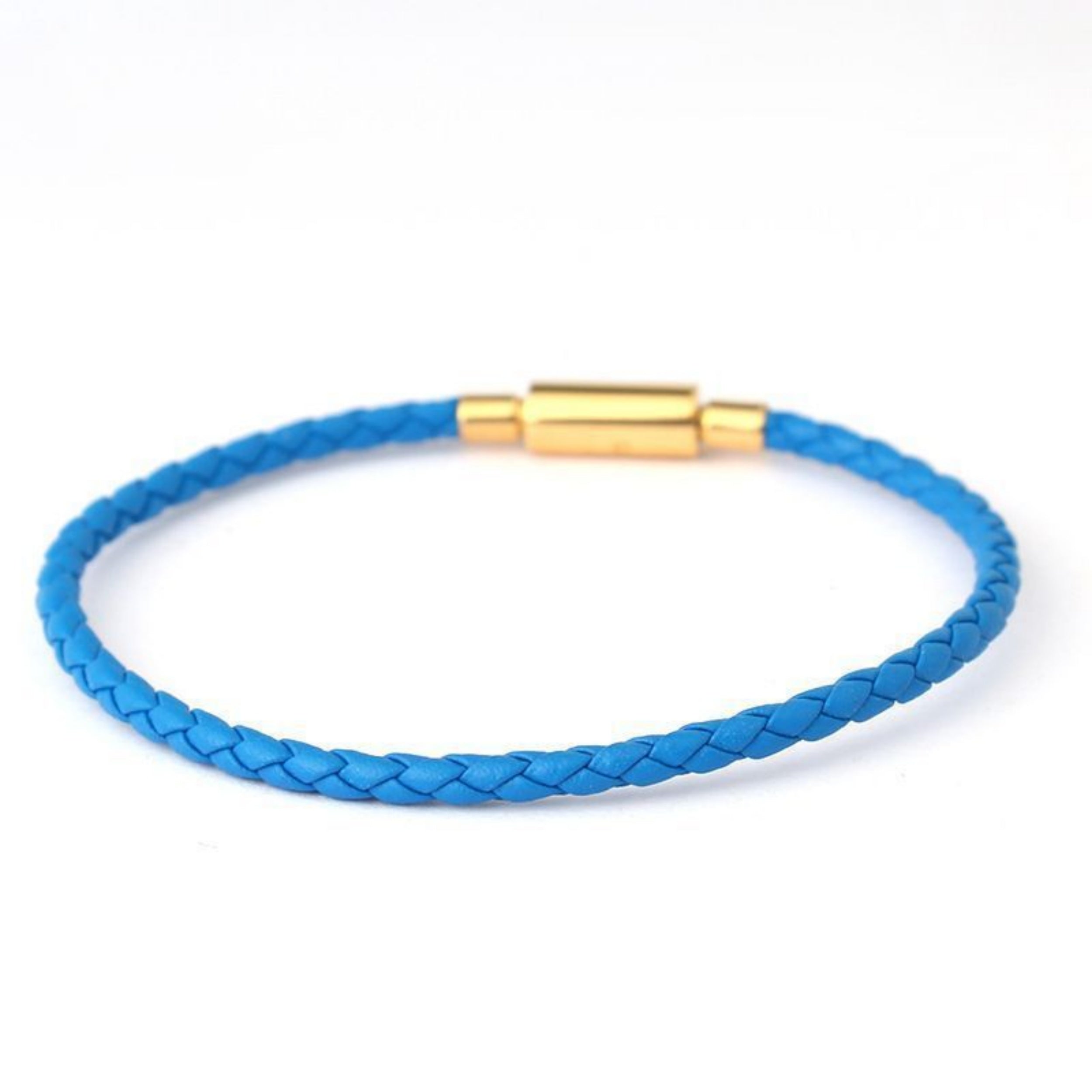 3,0mm Edelstahl-Lederarmband mit einfacher Schnalle und verschleißfester Kantenveredelung.