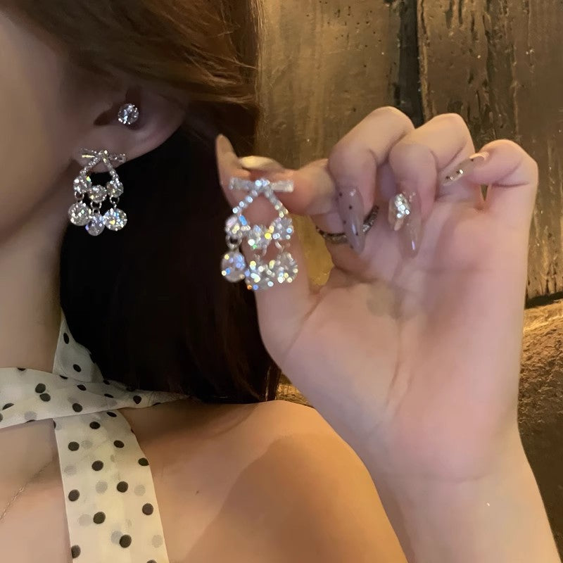 Glitzernde Schleifen-Kirsch-CZ-Ohrringe für Damen, Bling Cubic Zirconia Schleifen-Kirsch-Ohrhänger, Y2K Süße Coole Party Schmuck Geschenk