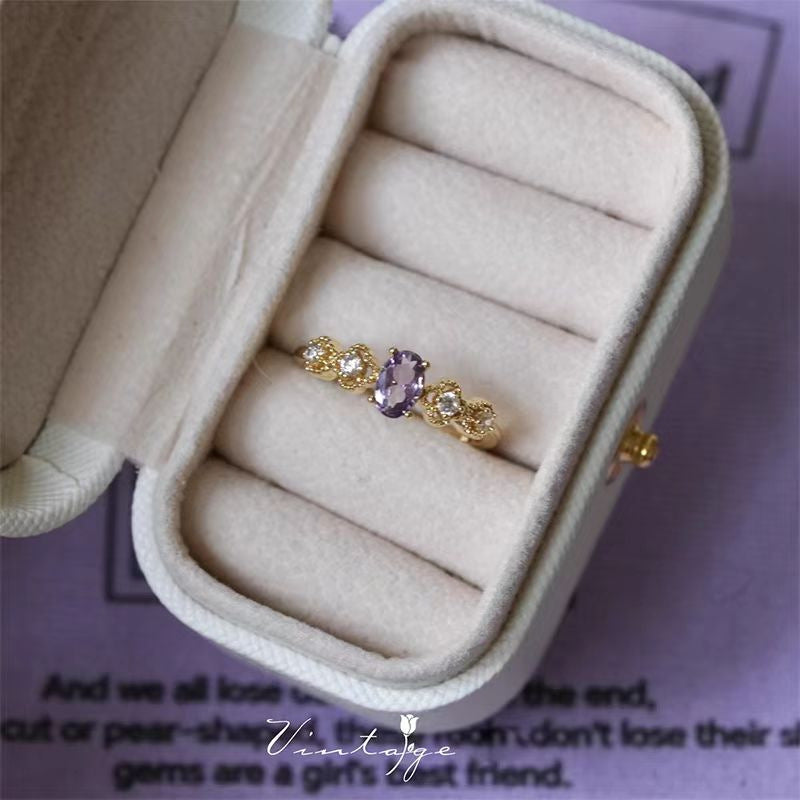 Französischer Vintage-Ring mit lila Zirkon und offener Fassung, eleganter leichter Luxus-Nischenschmuck für Damen