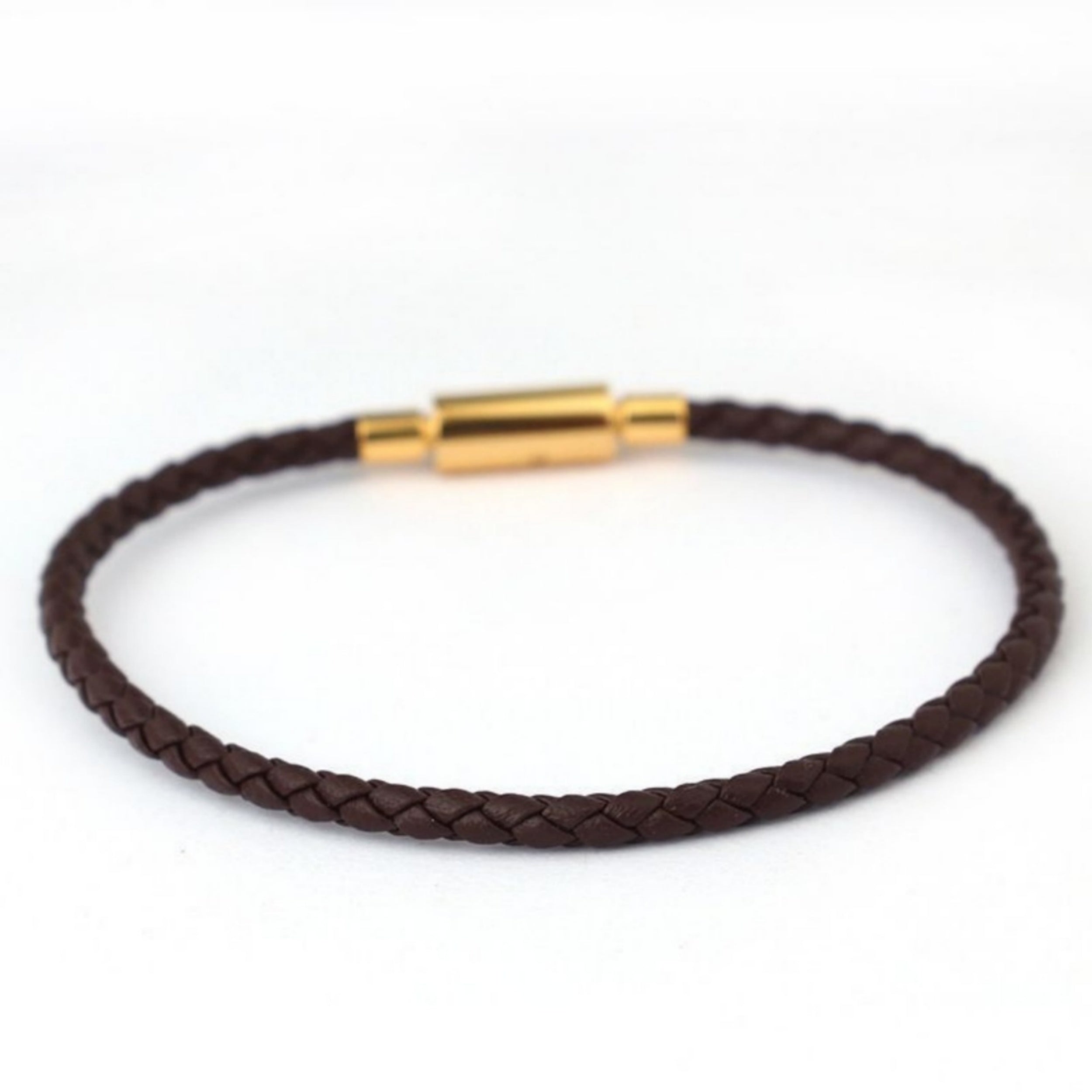 3,0 mm Edelstahl-Lederarmband mit einer Dornschließe und verschleißfester Kantenbearbeitung