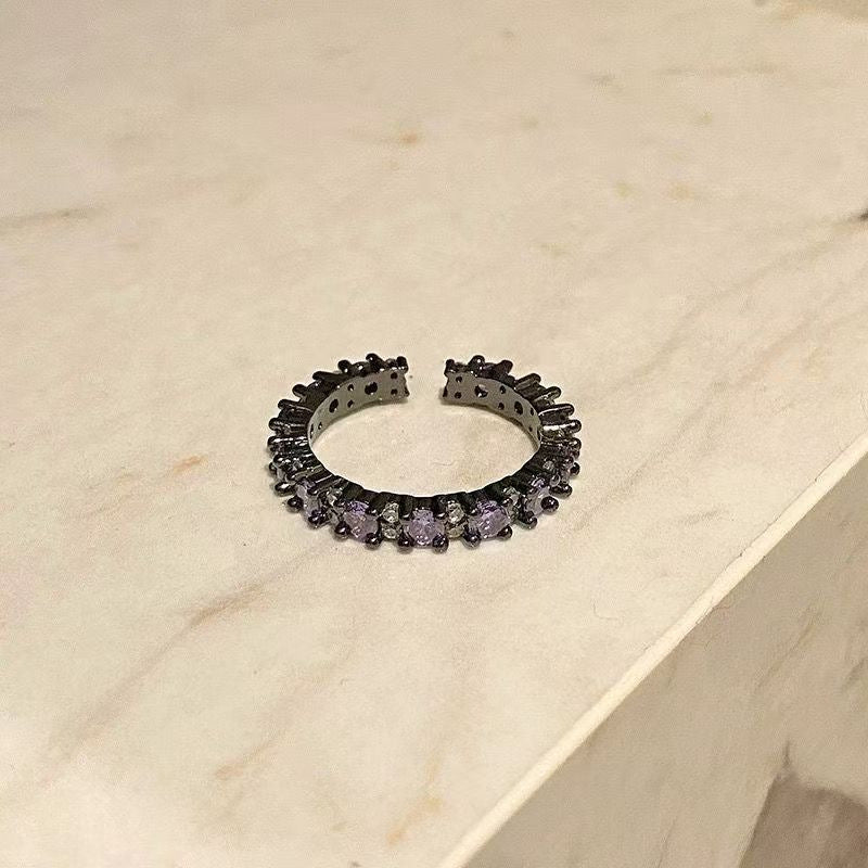 Gothic Schwarze Rose Offener Ring mit Lila Zirkon, Dunkelromantischer Verstellbarer Stapelring für Damen